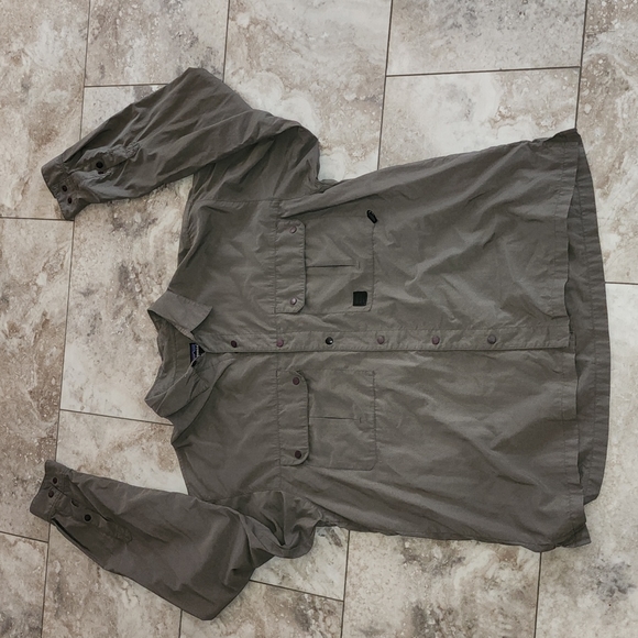 PATAGONIA SOFT NYLON OLIVE DOUBLE POCKET SHIRT SIZE LARGE EUC - Picture 1 of 8